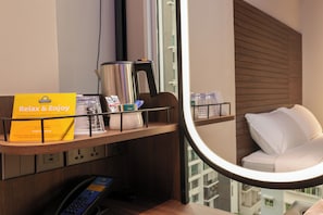 Habitación estándar, 1 cama de matrimonio (Ambient Lighting) | Servicio de la habitación