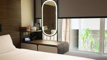 Phòng 2 giường đơn Tiêu chuẩn, 2 giường đơn (Ambient Lighting) | Két bảo mật tại phòng, bàn ủi/dụng cụ ủi quần áo