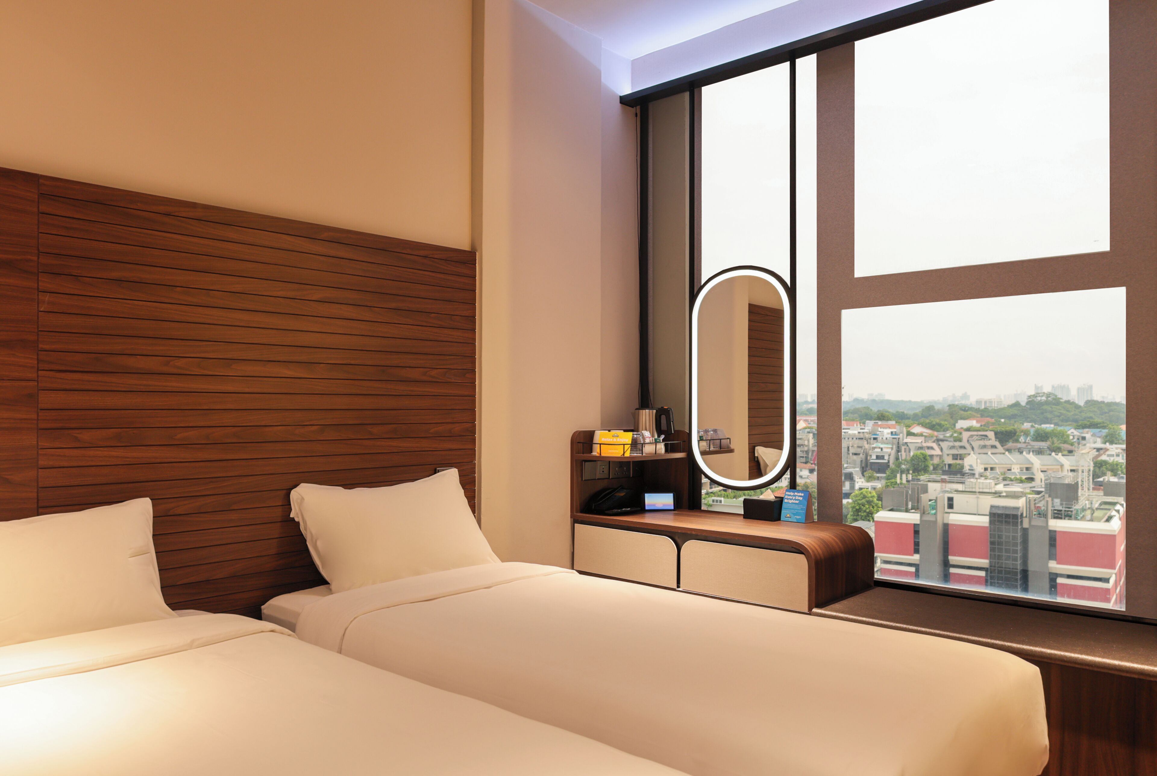 Habitació superior, 2 llits individuals (Ambient Lighting, Ergonomic Mattress) | Caixa forta a l'habitació, planxa i posts de planxar i wifi gratuïta 