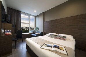 Coffres-forts dans les chambres, fer et planche à repasser