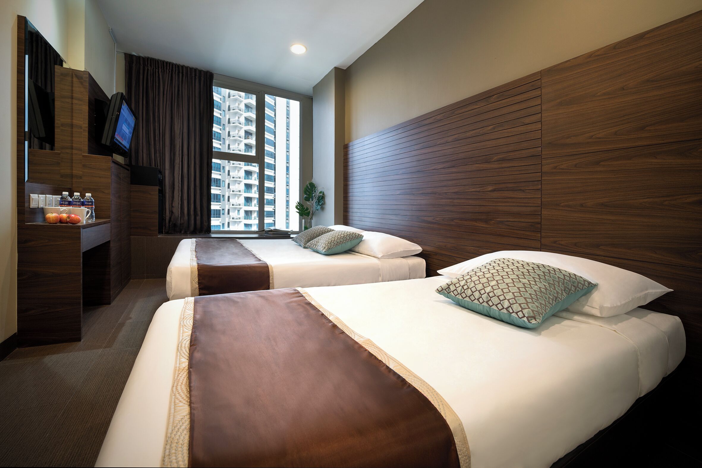 Coffres-forts dans les chambres, fer et planche à repasser