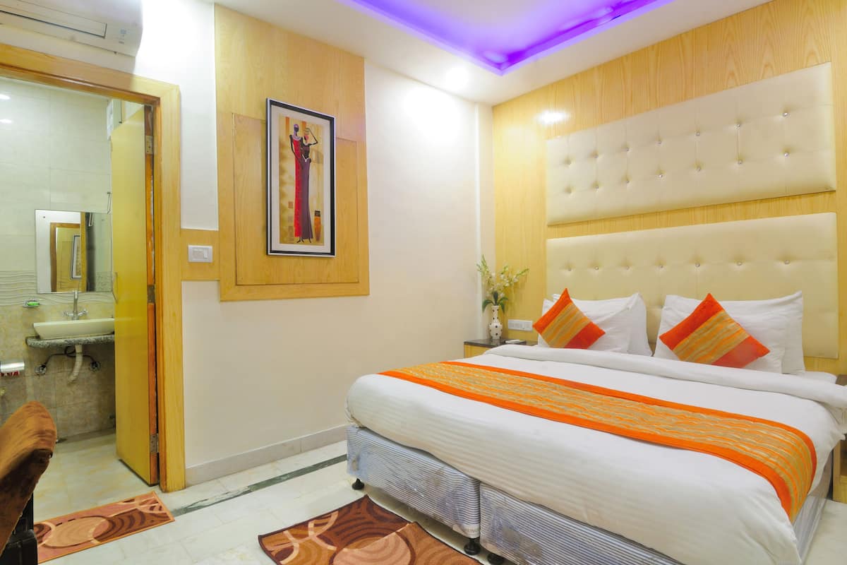 Super Deluxe Room | Minibar, in-room safe, desk, free WiFi