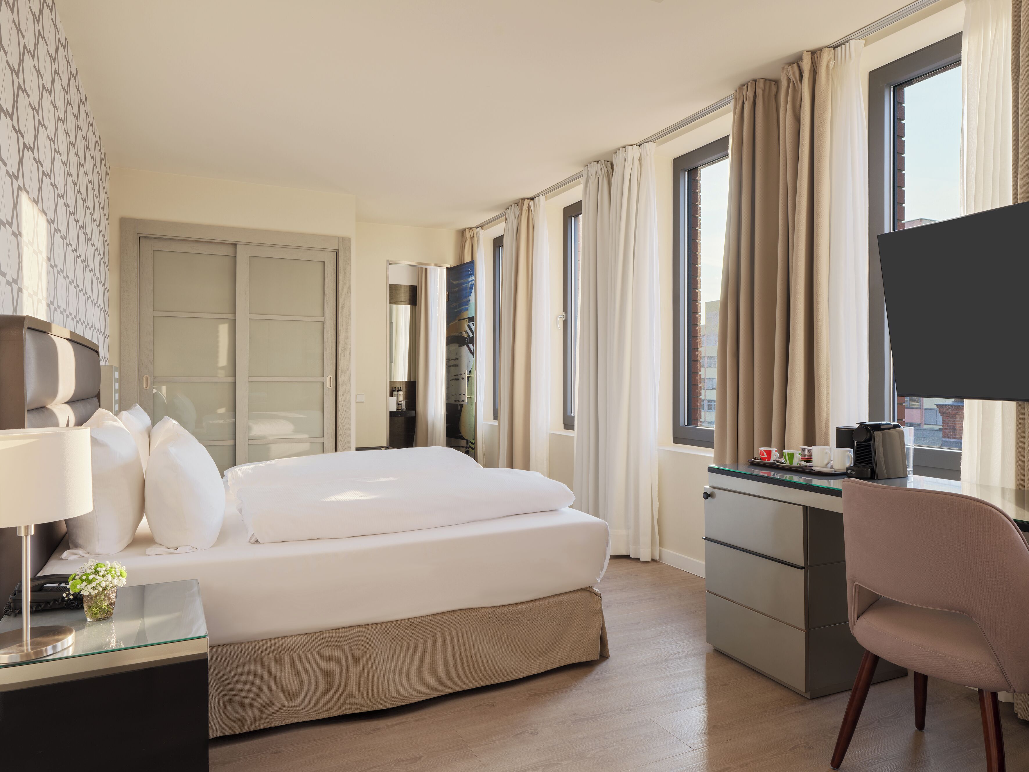 Grand Deluxe | 低刺激性寝具、ミニバー、セーフティボックス (室内)、デスク