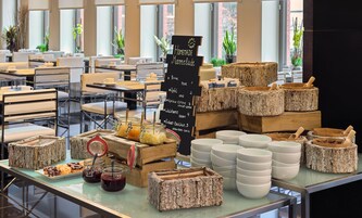 Daily continental breakfast (EUR 25 per person)