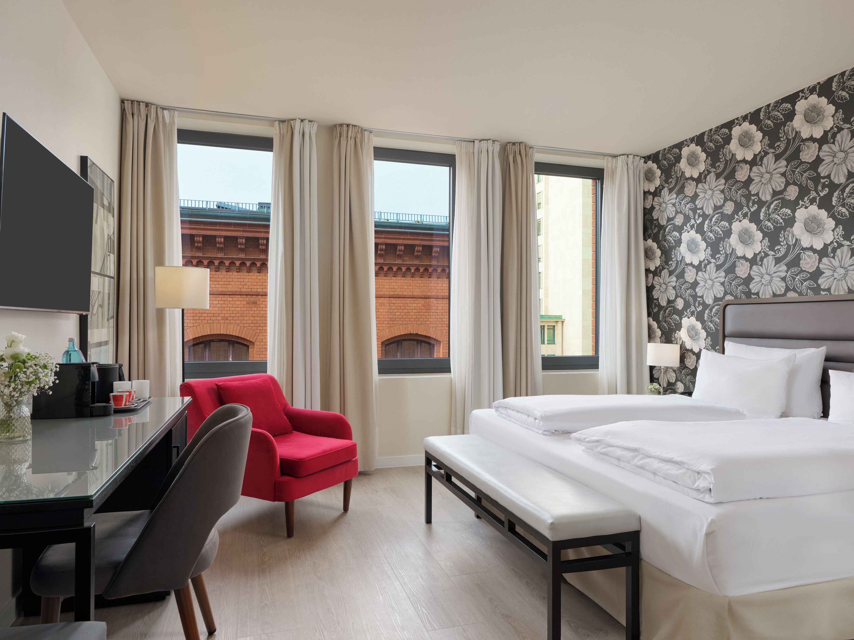 デラックス ダブルまたはツインルーム | 低刺激性寝具、ミニバー、セーフティボックス (室内)、デスク