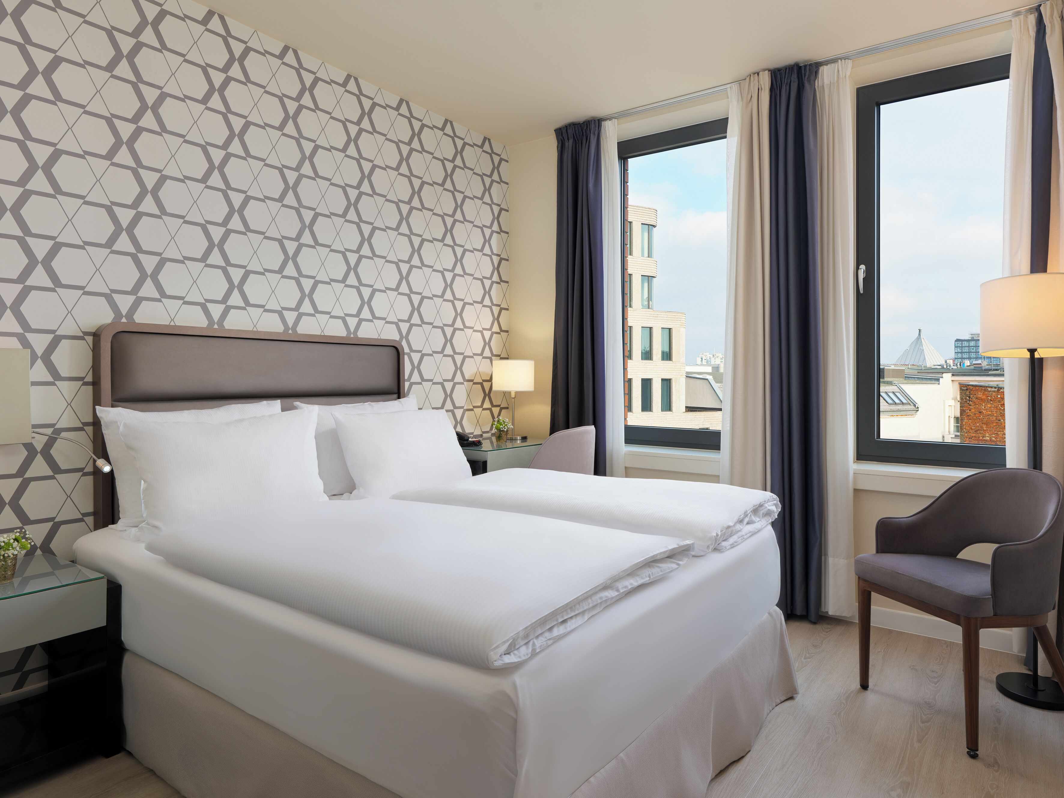 Essential  Double | 低刺激性寝具、ミニバー、セーフティボックス (室内)、デスク