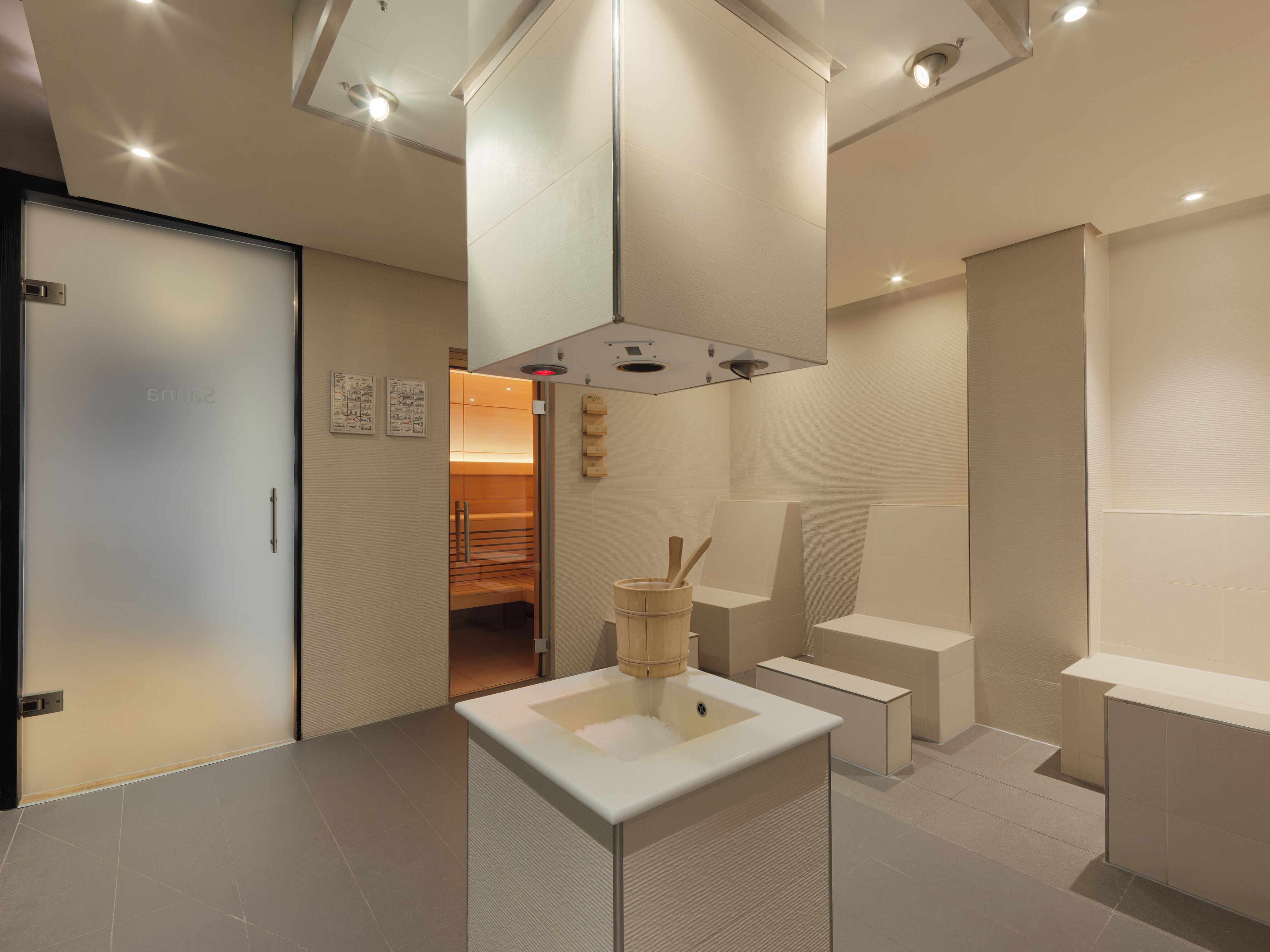 Sauna, Dampfbad, Massageanwendungen