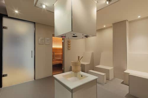 Sauna, steam room, massages