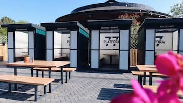 ์์นจ ์์ฌ ๋ฐ ์ ๋
์์ฌ ์ ๊ณต