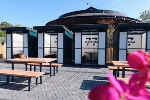 Breakfast and dinner served