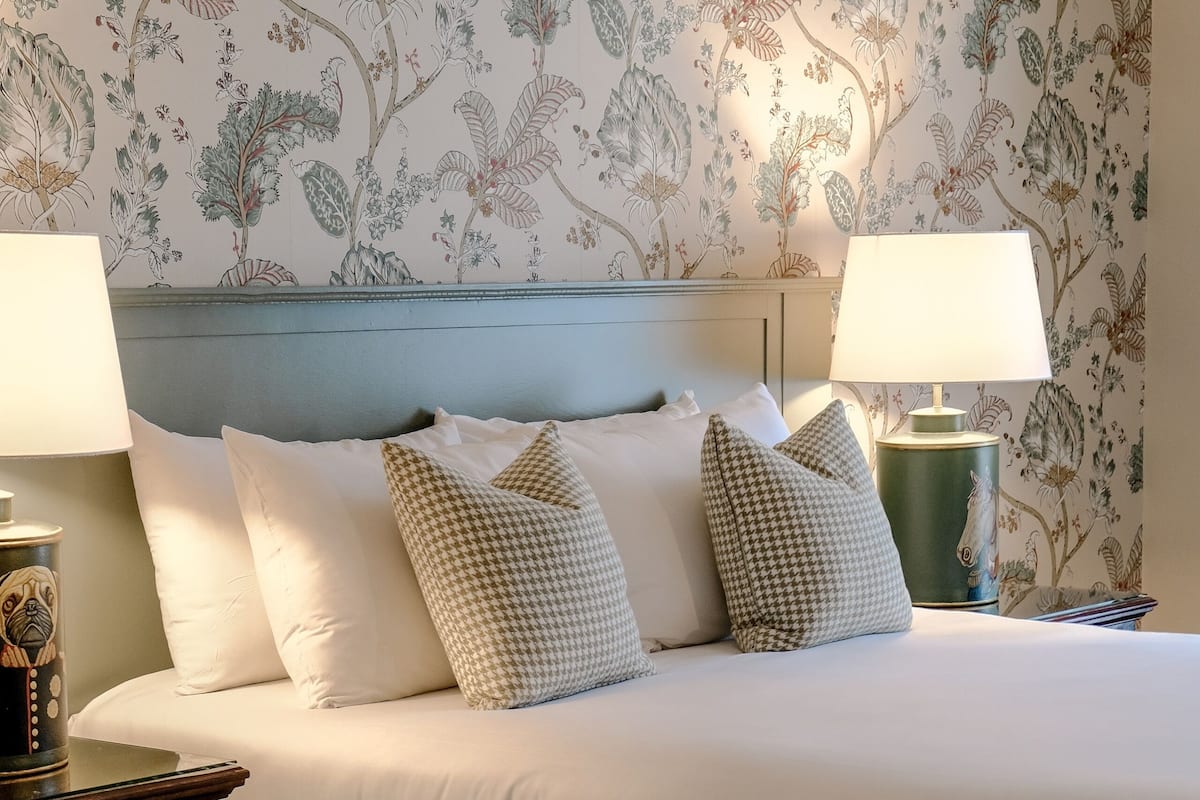 premium bedding, individually furnished, blackout curtains