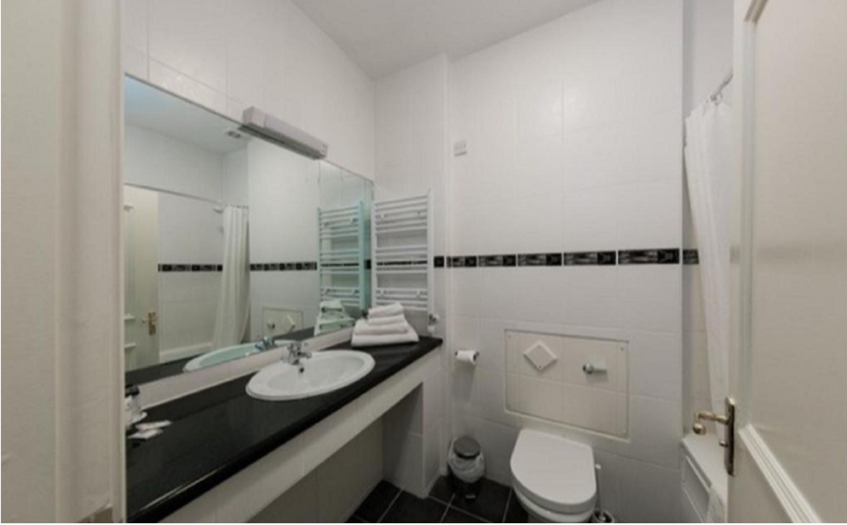 combined shower/bathtub, free toiletries, hair dryer, towels