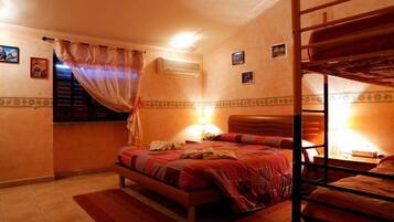 Triple Room | Desk, iron/ironing board, free WiFi