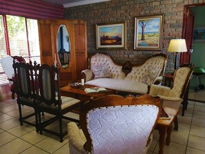 Interior - Amzee Bokmakierie Guest House (Mossel Bay)