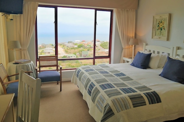 Amzee | In-room safe, individually decorated, individually furnished, desk