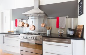 Camera doppia, 1 letto matrimoniale | Cucina condivisa | Frigorifero, forno a microonde nell'area comune, macchina per tè/caffè