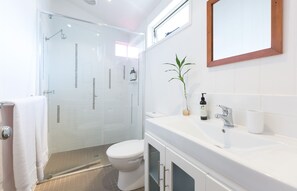 Bathroom - 99 Kirkland Bed & Breakfast (Coorparoo)