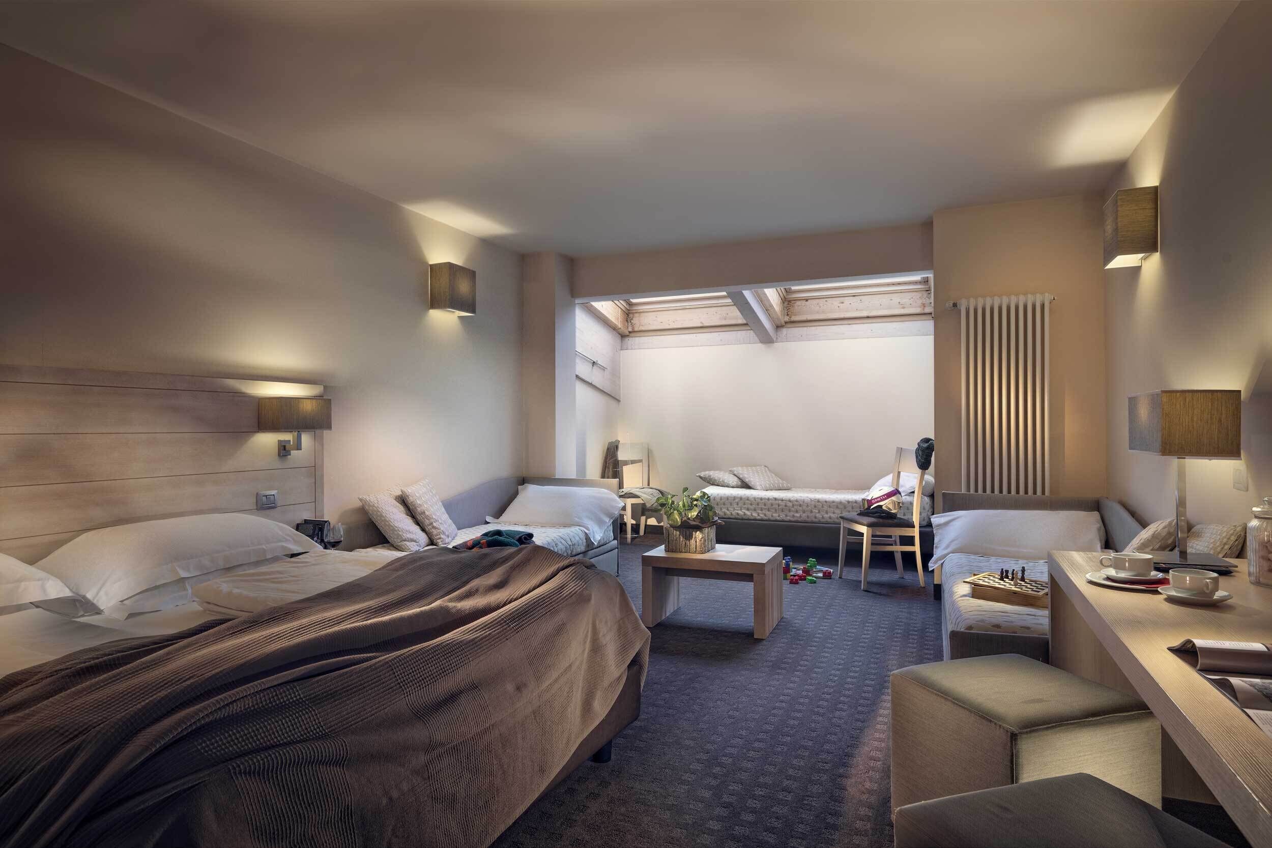 Comfort Room | Minibar, in-room safe, desk, laptop workspace