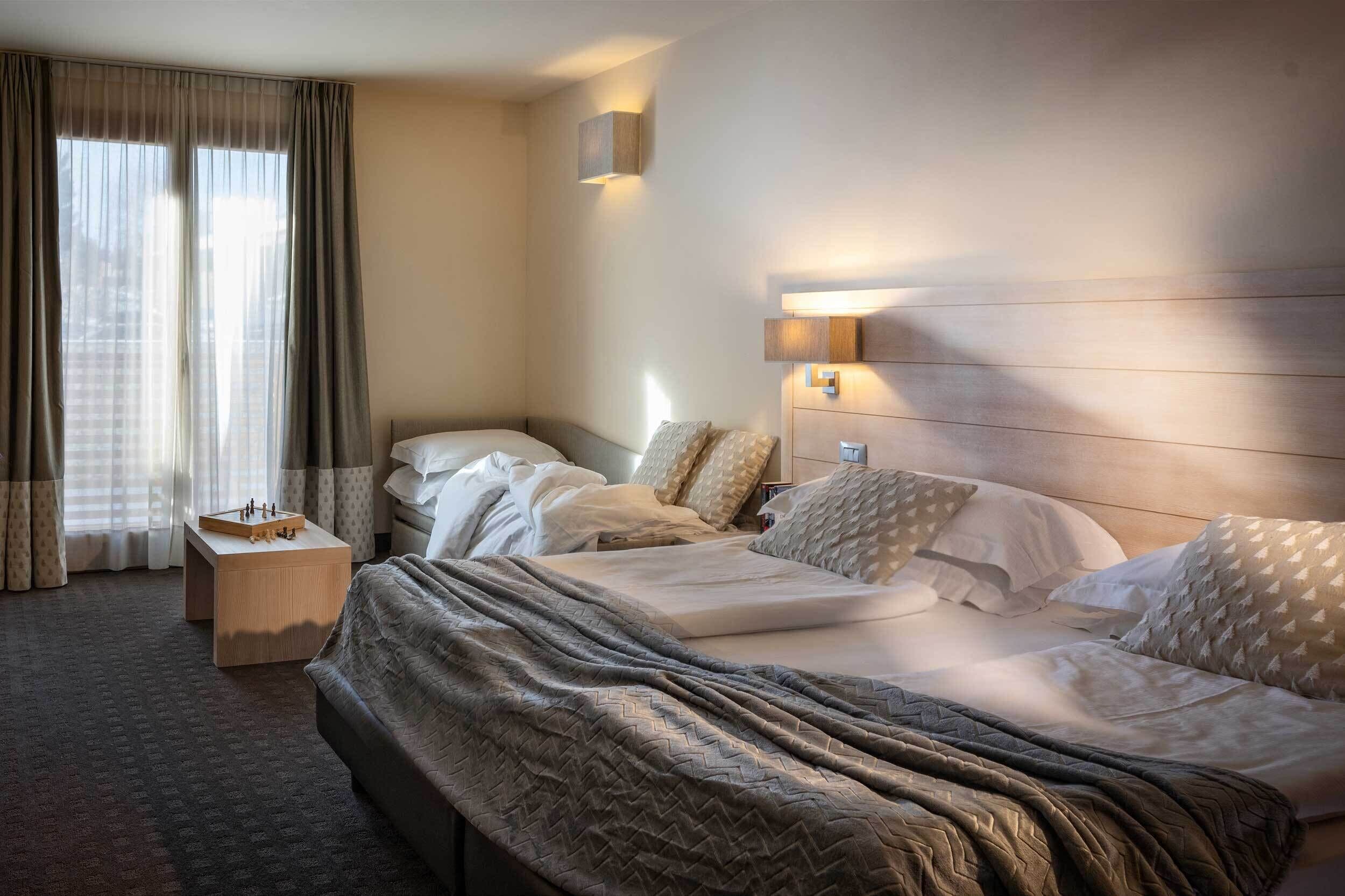 Comfort Triple Room | Minibar, in-room safe, desk, laptop workspace