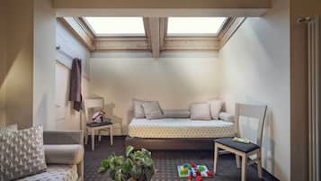 Comfort-rum | Minibar, värdeförvaringsskåp på rummet och skrivbord