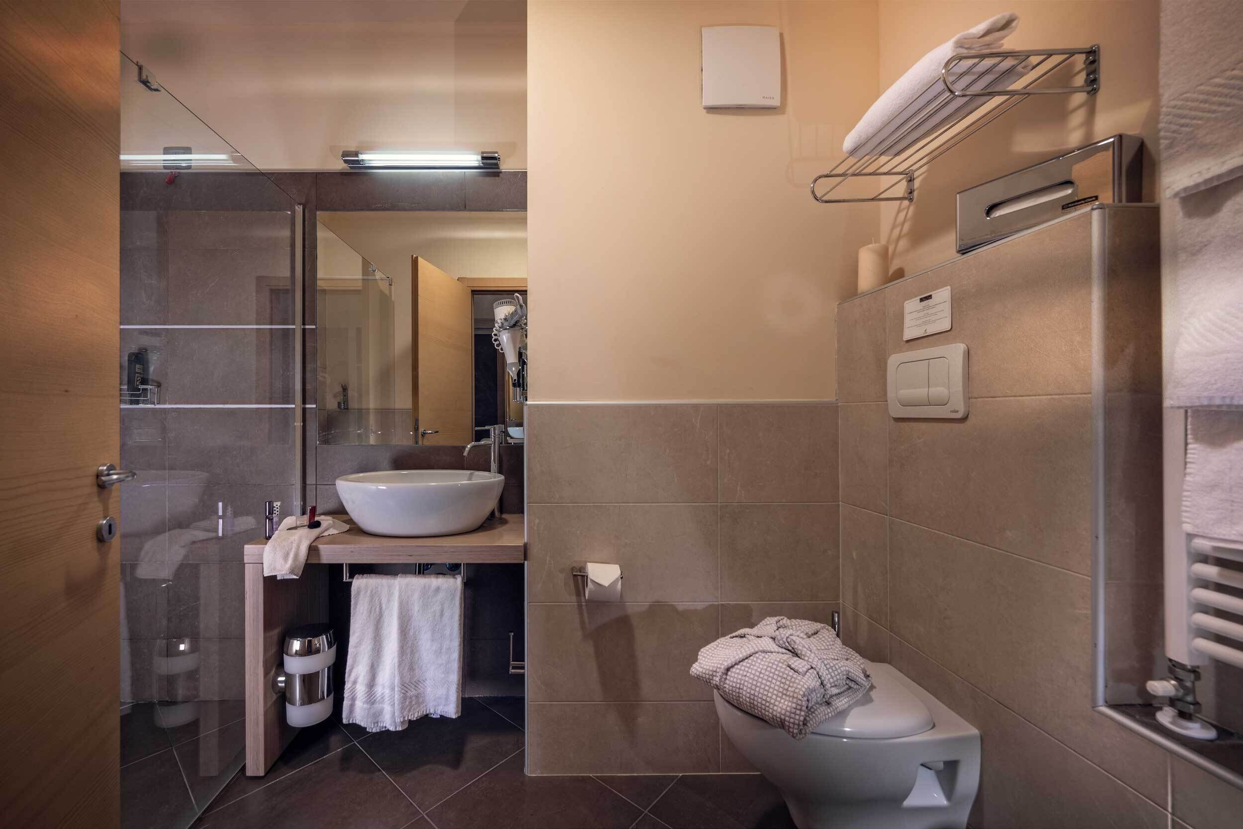 egyptian cotton sheets, premium bedding, down duvets, minibar