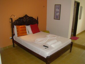 Habitació doble bàsica | Minibar, wifi gratuïta i roba de llit 