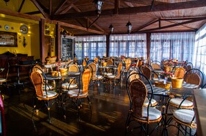 含每日吃到飽早餐