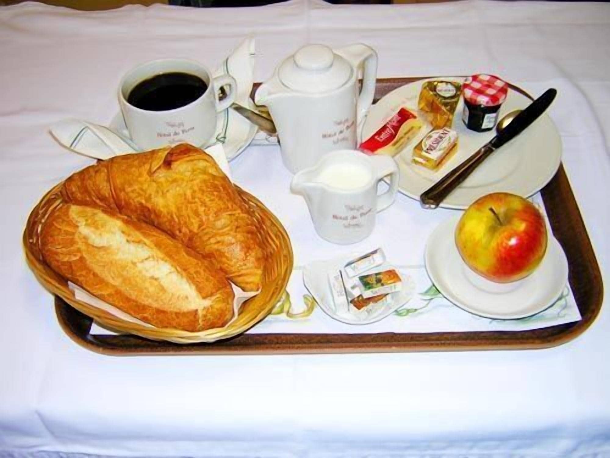 Päivittäinen buffetaamiainen (9.50 EUR per henkilö)