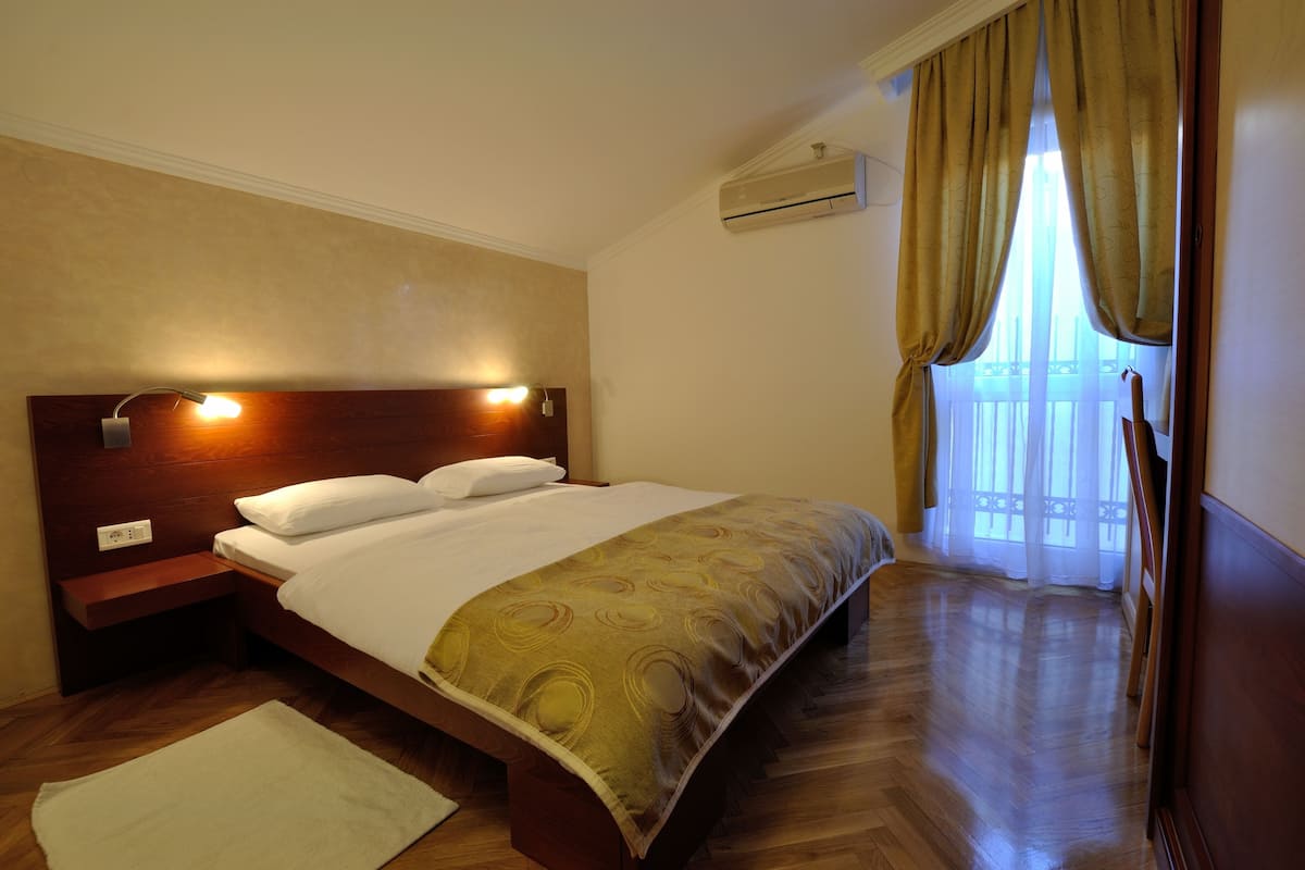 classic double room, 1 queen bed | premium bedding, down duvets, in-room safe, desk
