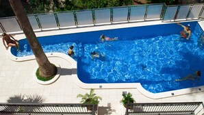 Seasonal outdoor pool, pool umbrellas, sun loungers - Hotel Djuric (Petrovac)