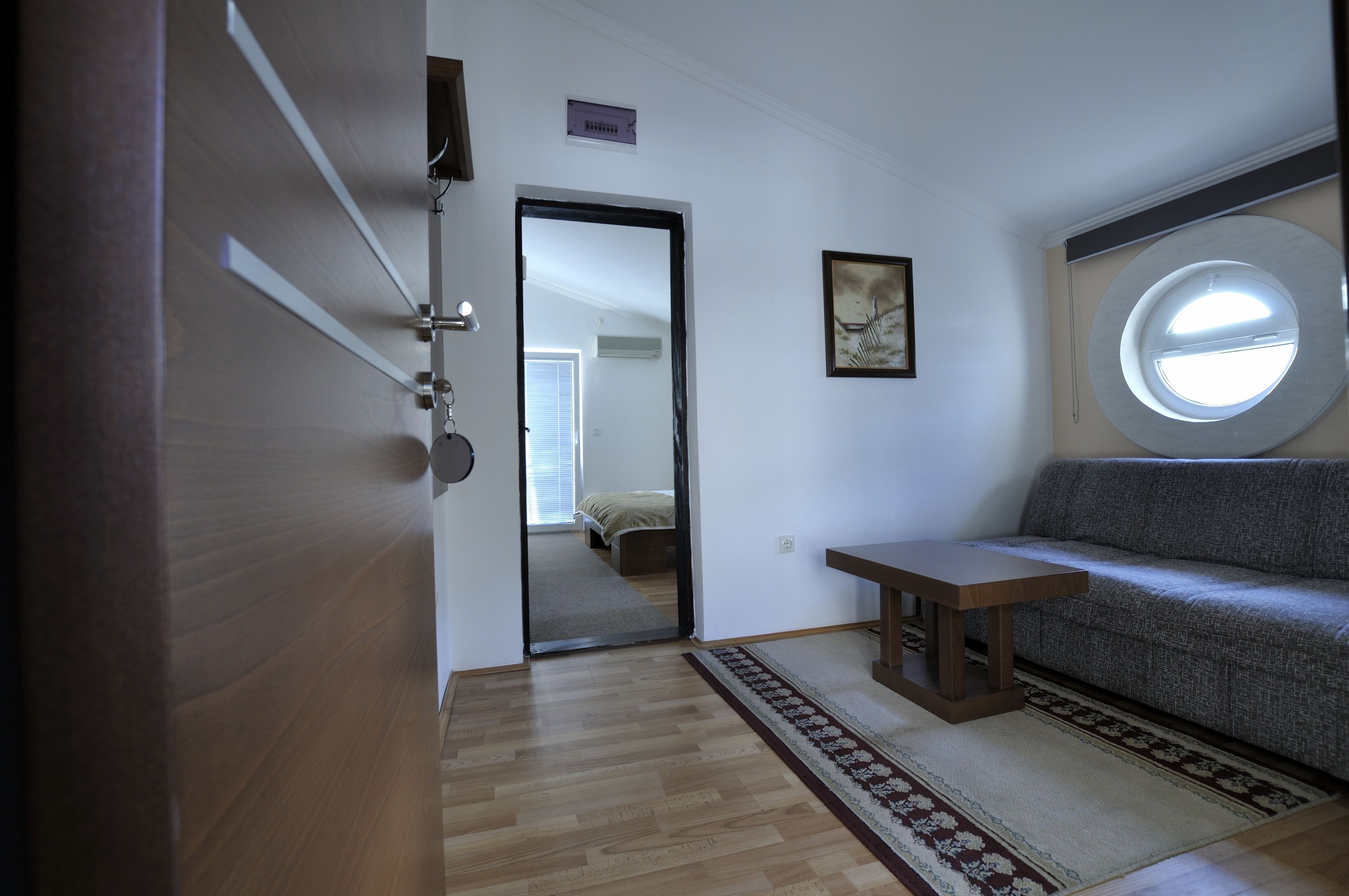 32-inch lcd tv with cable channels, tv