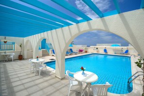 Outdoor pool - Sunny Hill Hotel Apartments (Chlorakas)