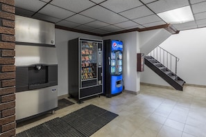 Vending machine - Motel 6 Warminster, PA (Warminster)