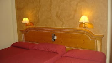 Chambre Double | Bureau, rideaux occultants, chambres insonorisées