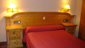 Habitación doble | Escritorio, cortinas blackout, insonorización y camas extra