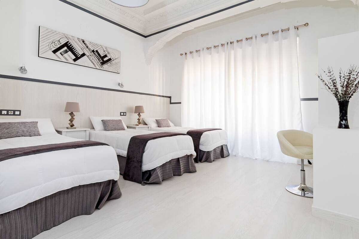 Chambre Quadruple | Coffres-forts dans les chambres, bureau, chambres insonorisées