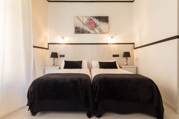 Zweibettzimmer, 1 Schlafzimmer, zum Innenhof hin