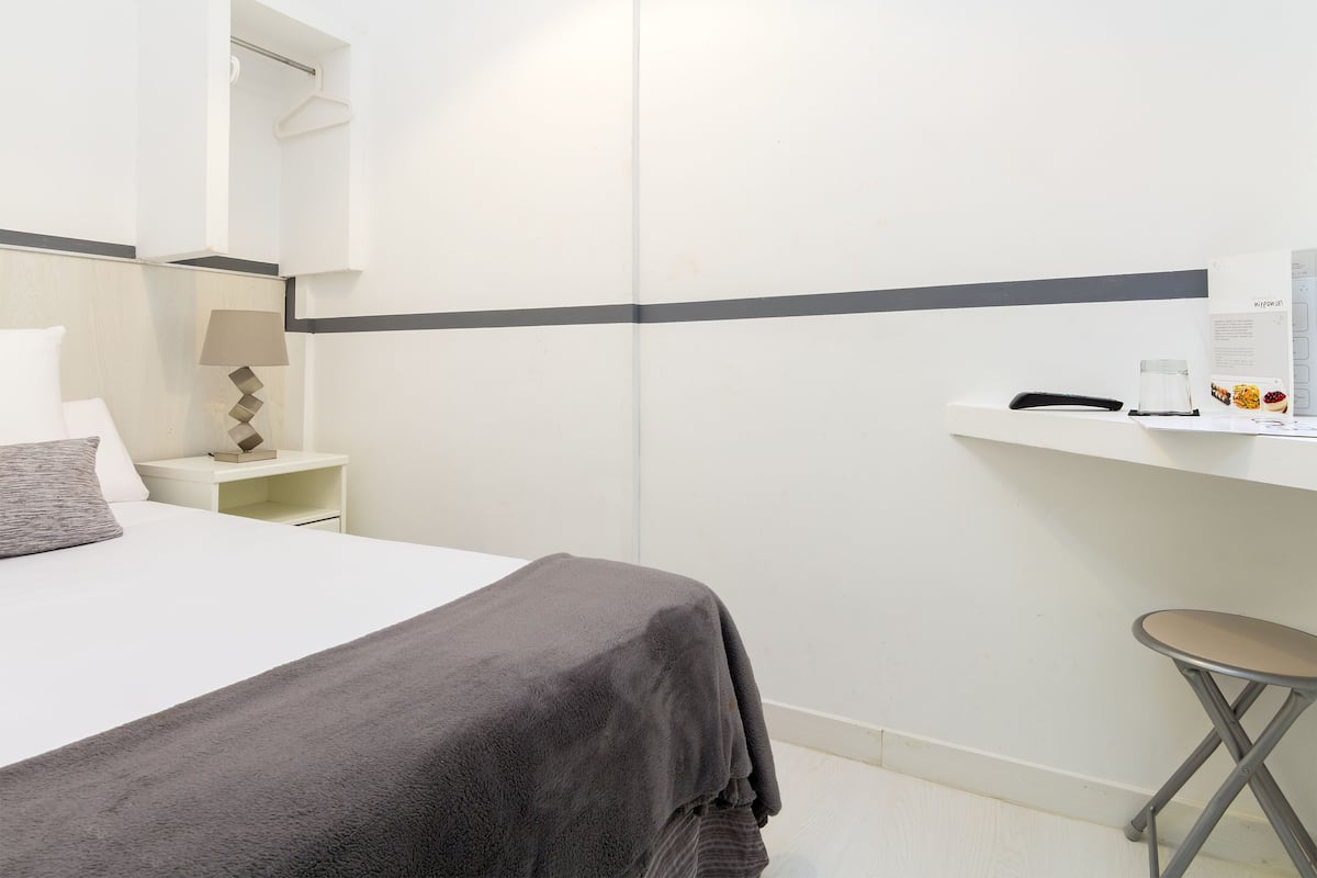 Single Room, Shared Bathroom
