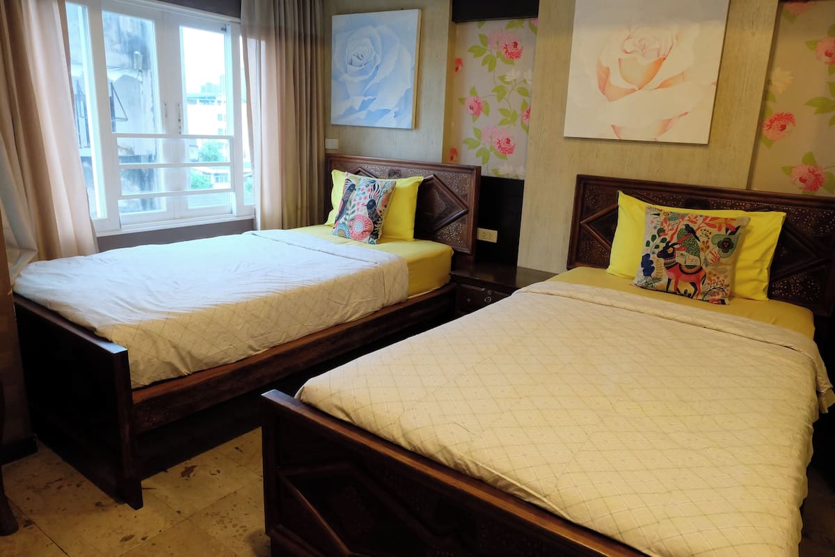 CORNER SUITE 2 (FAMILY ROOM)