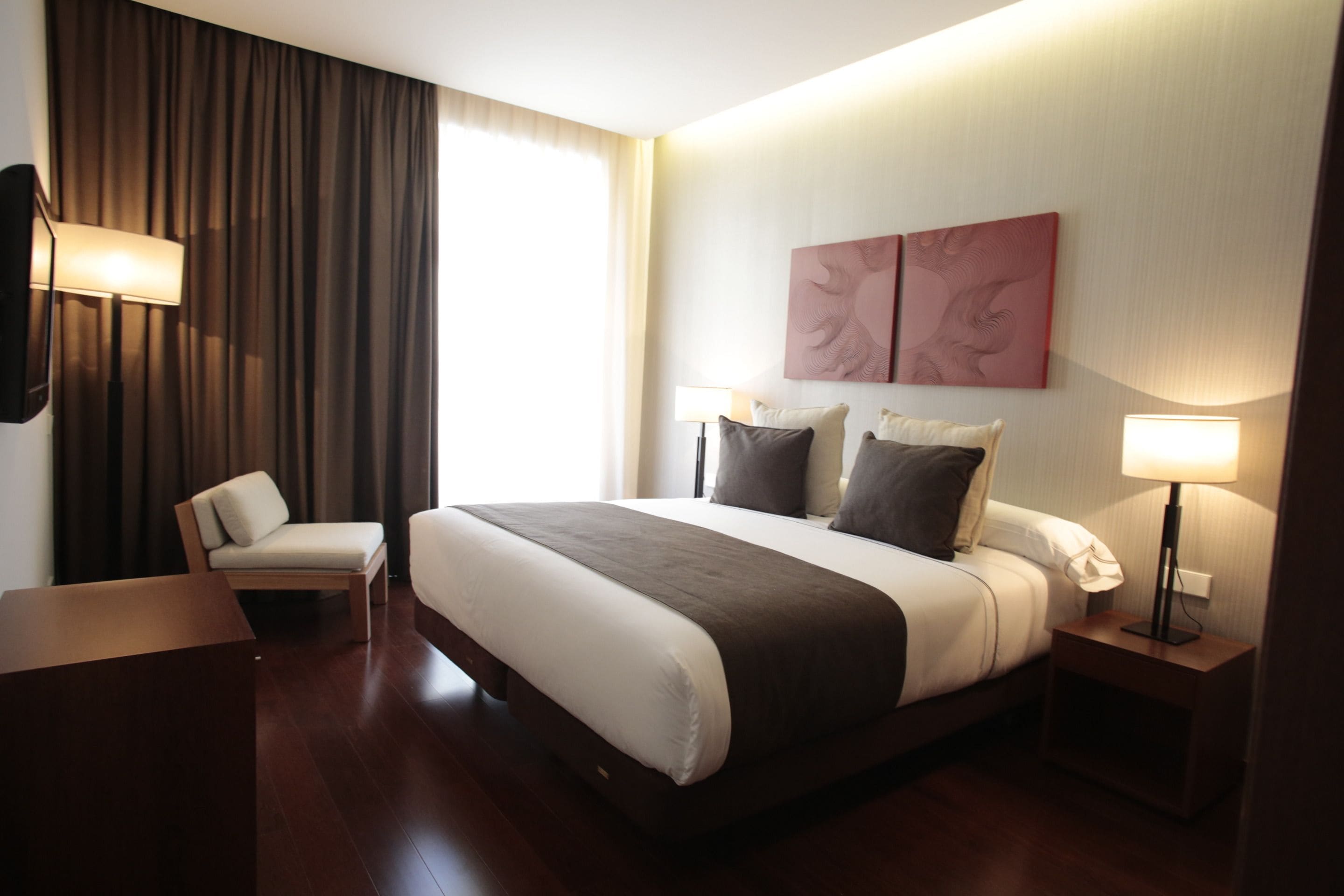 Minibar, in-room safe, soundproofing, free WiFi