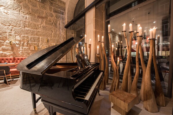 Tapas bar - Hotel Carris Porto Ribeira (Porto)