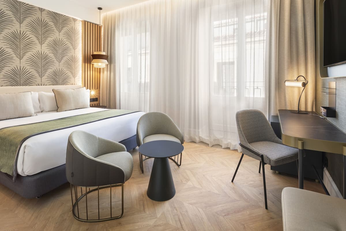 1 chambre, minibar, coffres-forts dans les chambres, bureau