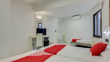 Triple Room | Desk, free WiFi, bed sheets