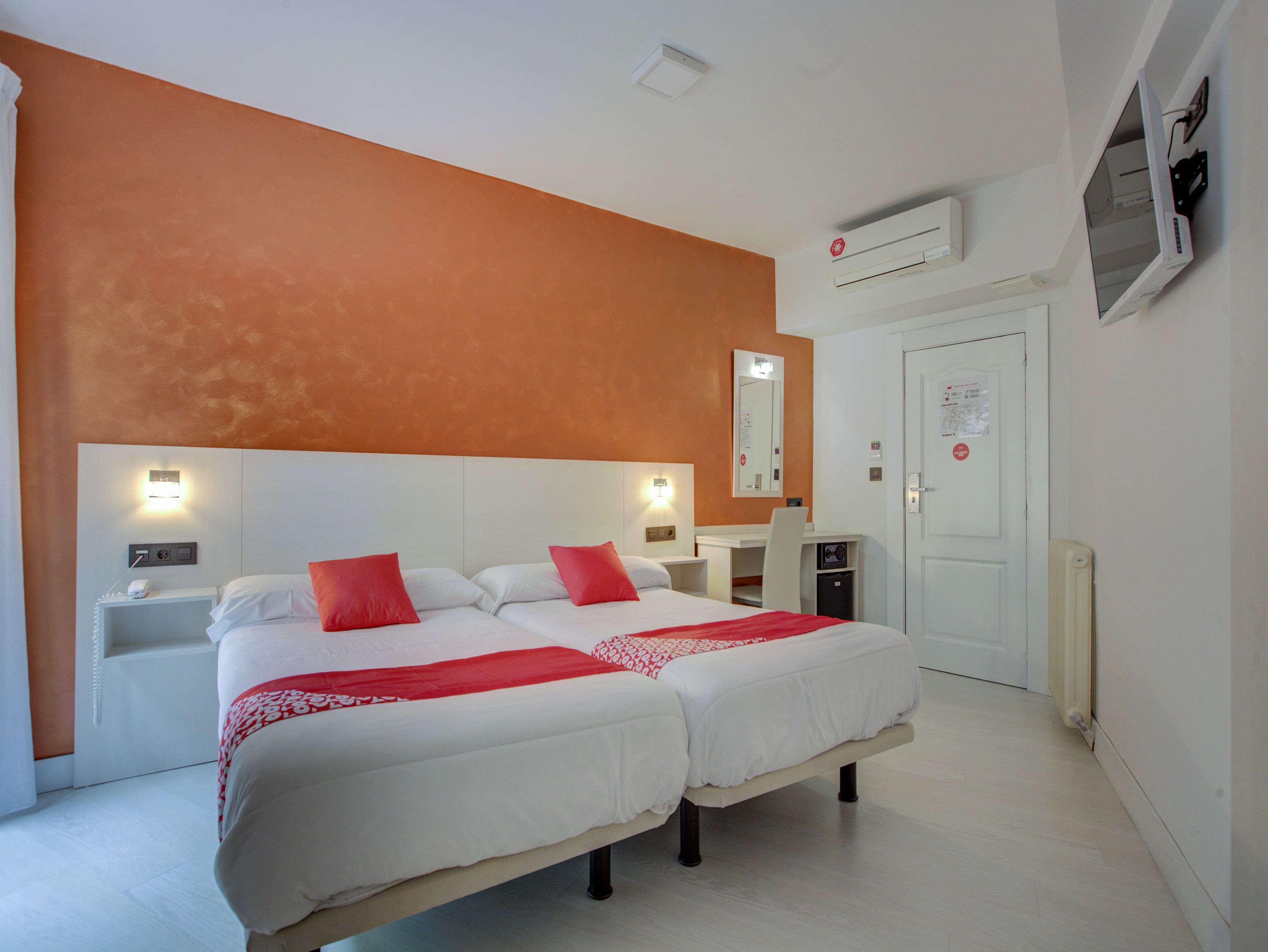 double room | desk, free wifi, bed sheets