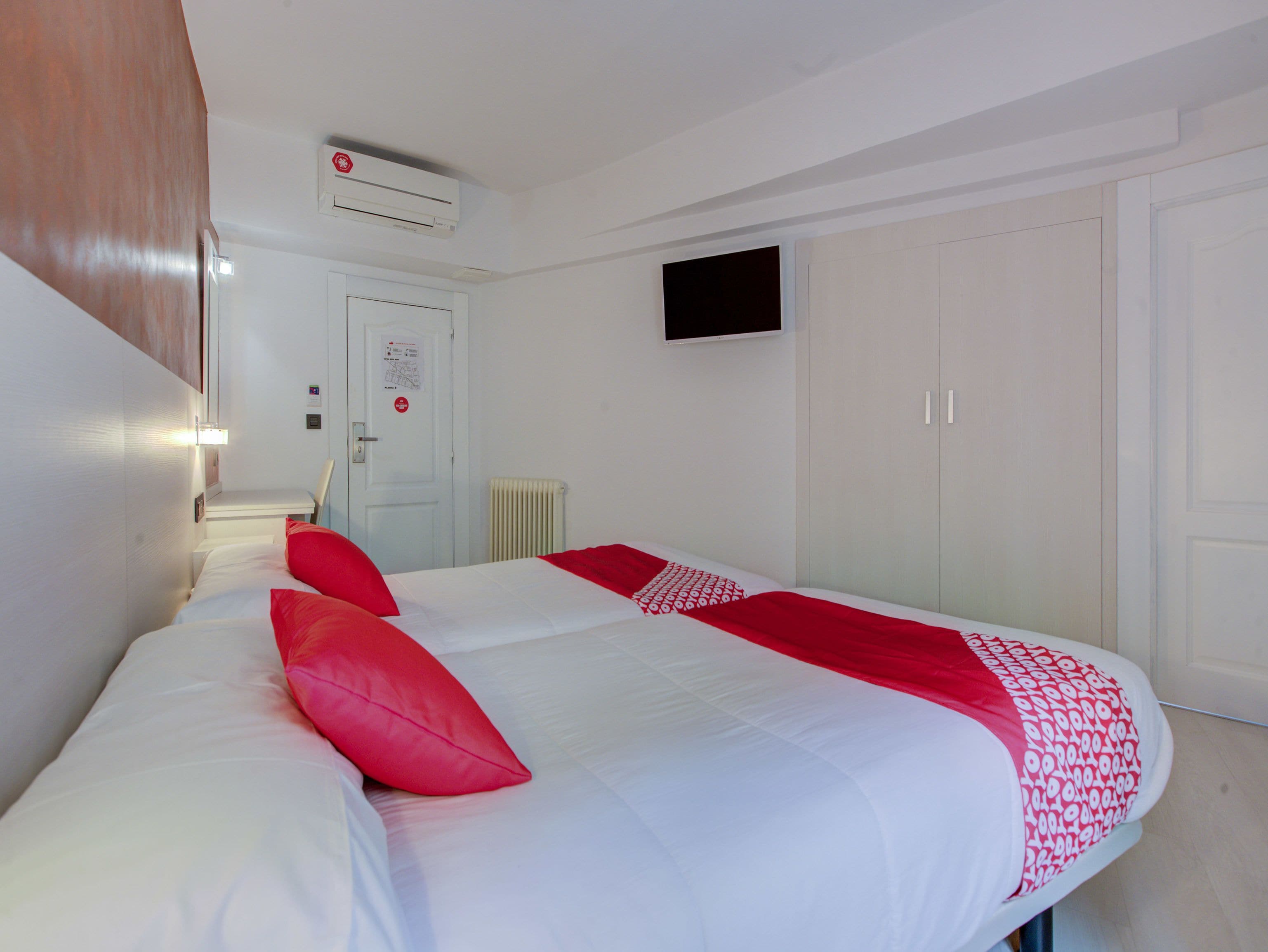double room | desk, free wifi, bed sheets