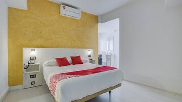 Double Room | Desk, free WiFi, bed sheets