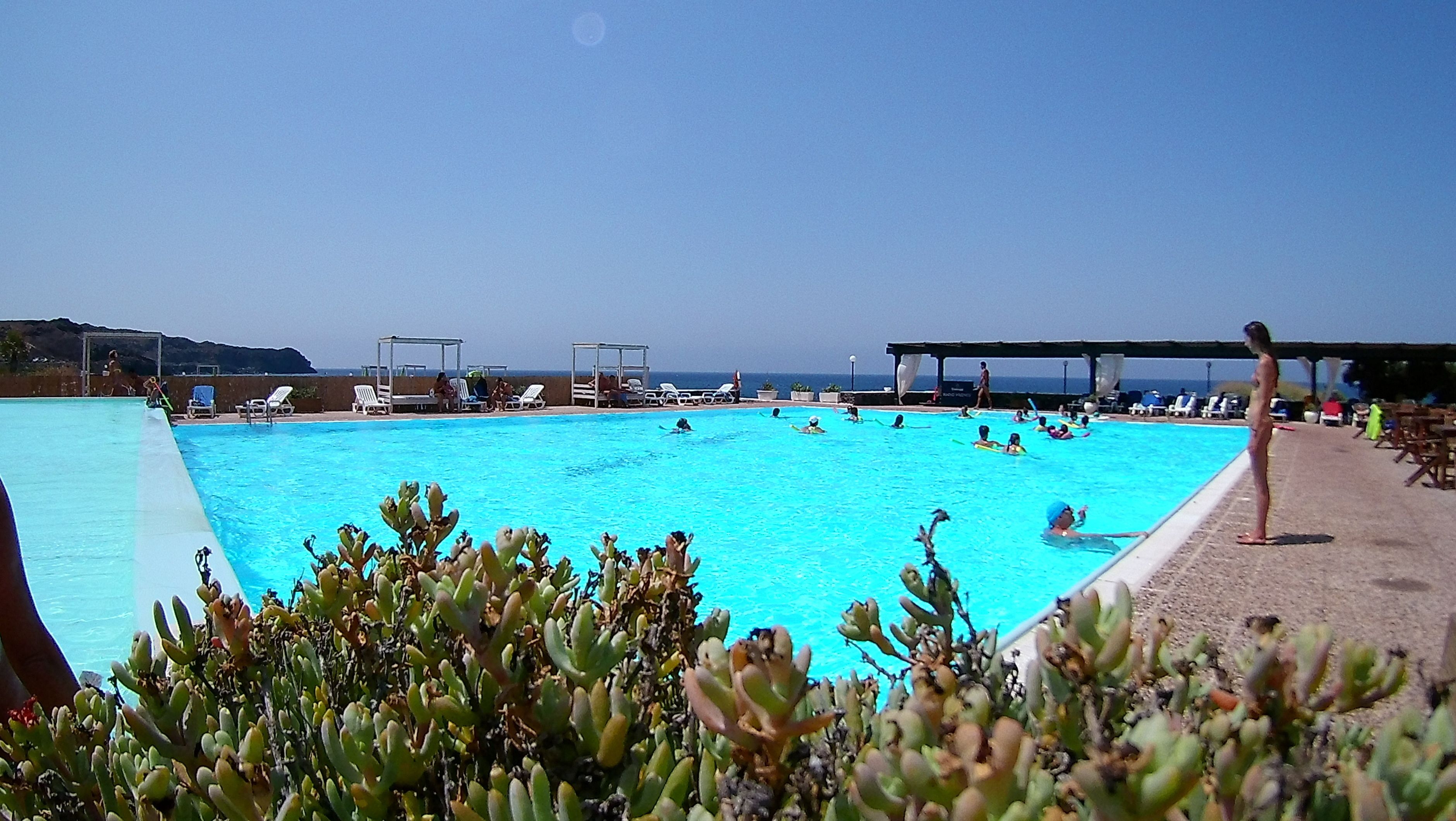 seasonal outdoor pool, pool loungers