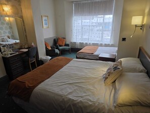 Family Suite, Ensuite