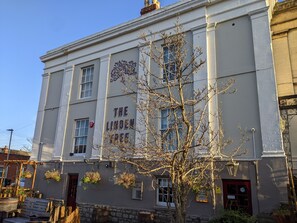 Exterior - The Linden Tree (Gloucester)