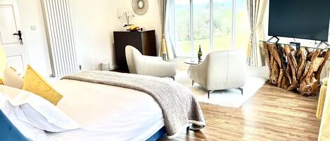 Suite, Mountain View (Open Plan)